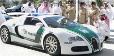  Cảnh sát Dubai chơi sang với Bugatti Veyron 