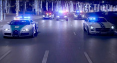  Cảnh sát Dubai phô diễn sức mạnh bằng siêu xe 