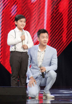 Cậu bé nghèo hát dân ca khiến HLV The Voice Kids “phát cuồng”