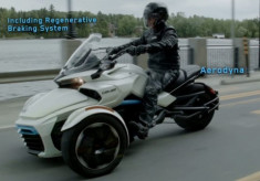 [Clip] Siêu mô tô 3 bánh Can-Am Spyder F3-S E Concept chạy điện chính thức lộ diện