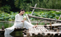 Con gái đã thành thiếu nữ, Mai Thu Huyền vẫn trẻ như gái còn son