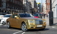  Dàn siêu xe mạ vàng xuất hiện tại Anh 