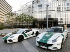  Dàn xe đáng mơ ước của cảnh sát Dubai 
