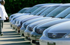  Doanh số Toyota giảm lần đầu tiên sau 10 năm 
