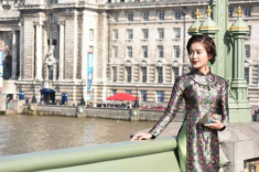 Huyền My khoe eo thon trong trang phục áo dài giữa London