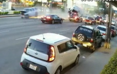  Hyundai Sonata phóng 160 km/h gây tai nạn trên phố 