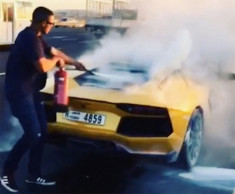  Lamborghini Aventador cháy rụi ở Dubai 