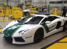  Lamborghini Aventador gắn mác xe cảnh sát Dubai 