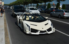  Lamborghini Veneno Roadster trắng 