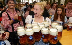 Lễ hội bia Đức Oktoberfest sôi động tại Hà Nội