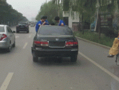  Ôtô kỳ lạ chạy trên đường 
