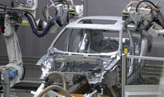  Robot sản xuất ôtô - nguy cơ mất việc của con người 