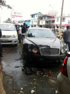  Siêu xe Bentley gặp nạn gần sân bay Nội Bài 