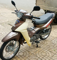  Suzuki RGV 120 - ‘su xì-po’ màu lạ ở Sài Gòn 