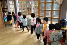 “Tâm phục khẩu phục” cách cha mẹ Nhật khiến trẻ chẳng bao giờ ăn vạ