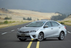  Toyota Altis mới - hụt hơi trước sức ép Kia K3 và Mazda3 