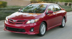  Toyota công bố giá bán Corolla nâng cấp tại Mỹ 