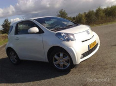  Toyota iQ Access 2010 phiên bản đặc biệt 