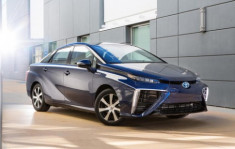  Toyota Mirai - xe tương lai giá 60.300 USD 