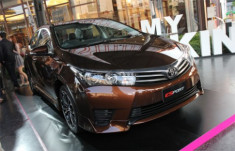  Toyota tung Altis ESport giá 27.600 USD 
