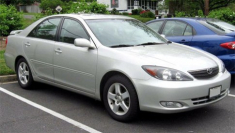  Toyota từng cảnh báo lỗi ga điện tử trên Camry 2002 