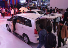  Toyota Việt Nam giới thiệu Innova Luxury 