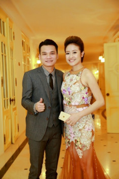 Váy áo xuyên thấu gợi cảm của MC VTV Phí Thùy Linh