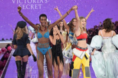 Victoria‘s Secret “phá lệ” đưa show nội y trình diễn tại Paris