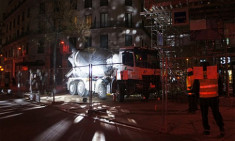  Xe trộn bê tông độ thành quả cầu gương khổng lồ ở Pháp 