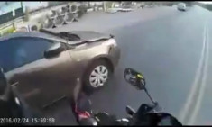  Cảnh sát Thái Lan truy đuổi ôtô như phim hành động 