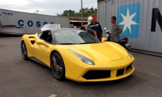  Chi tiết Ferrari 488 GTB tại cảng Tiên Sa, Đà Nẵng 