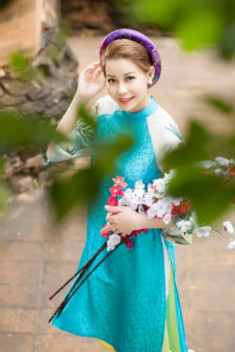  Hoa hậu Hải Dương rạng rỡ với áo dài cách tân 