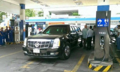  Xe Tổng thống Mỹ tiếp nhiên liệu ở trung tâm Sài Gòn 