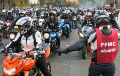  10.000 môtô tràn vào Paris 