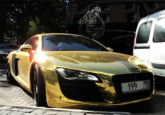  Audi R8 mạ vàng toàn thân 