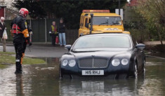  Bentley Continental GT thành đồ bỏ vì ngập nước 