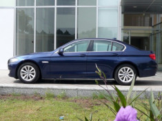  BMW 523i - sang trọng và thể thao dưới nắng Sài Gòn 