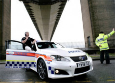  Cảnh sát Anh dùng xe nhanh nhất của Lexus 