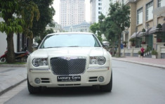  Chrysler 300 Touring - sedan ‘hầm hố’ của Mỹ 