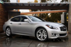  Infiniti dòng M thế hệ mới ra mắt ở Los Angeles 