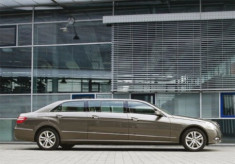  Mercedes E-class limo độ 6 cửa 