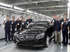  Mercedes giới thiệu E-class trục cơ sở dài tại Trung Quốc 
