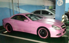  Mercedes SL 63 AMG độ màu hồng ở Trung Quốc 