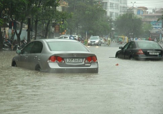  Ôtô ngập nước tiếp tục được hỗ trợ 