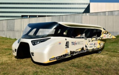  Stella Lux - xe gia đình dùng năng lượng mặt trời 