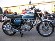  Honda CB750 - môtô của thế kỷ 