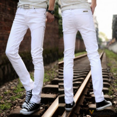 Mặc quần jean nam trắng sao cho sành điệu?