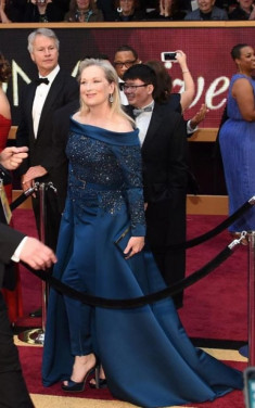  Meryl Streep tố Chanel dối trá về vụ may váy Oscar 