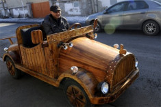  Ôtô điện tự chế bằng gỗ 