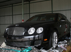  Bentley Flying Spur Speed đáp máy bay về Việt Nam 